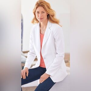 Chadwick’s of Boston White Boyfriend Blazer Size 6 – Tailored Career Jacket